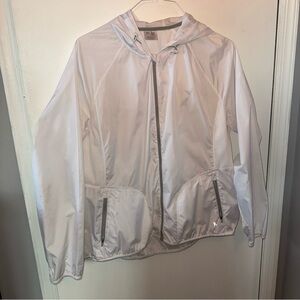 Light White Windbreak Jacket with Zip Pockets
